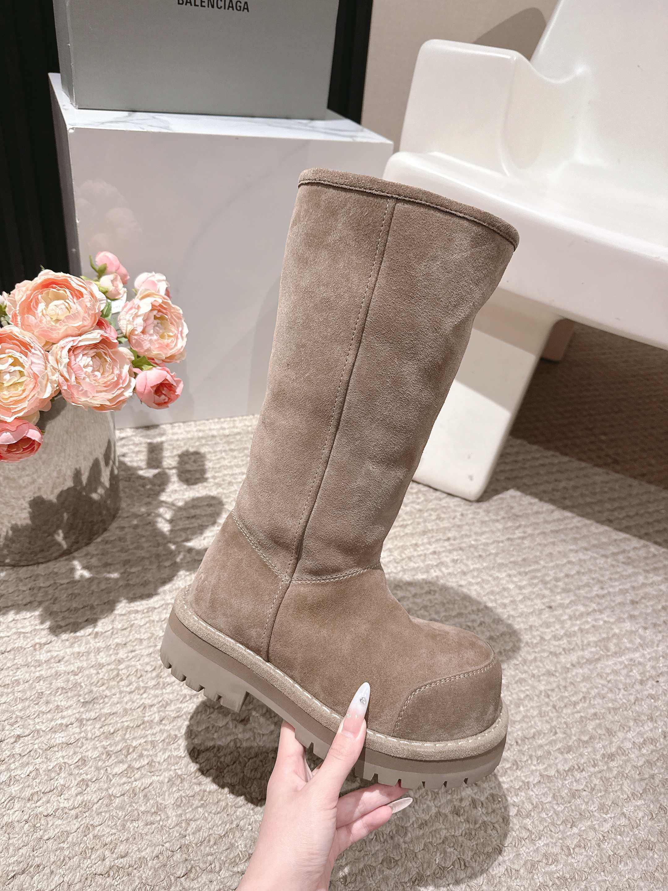 Balenciaga 25s snow boots beige suede wool 467189