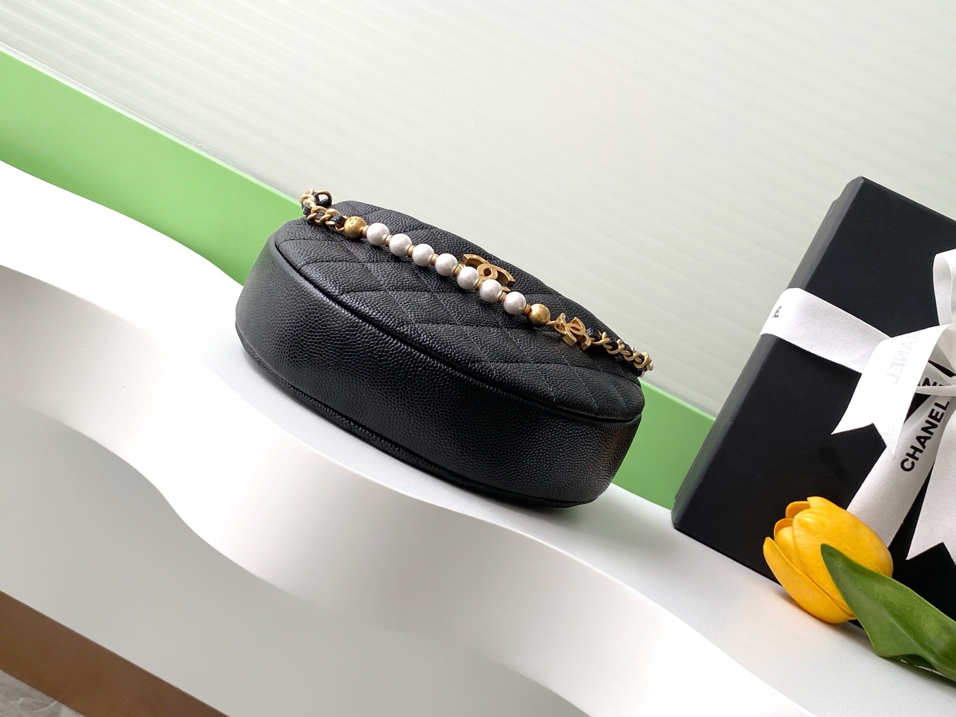 CC 25S Pouch Bag 17cm Black Grained Calfskin Pearl