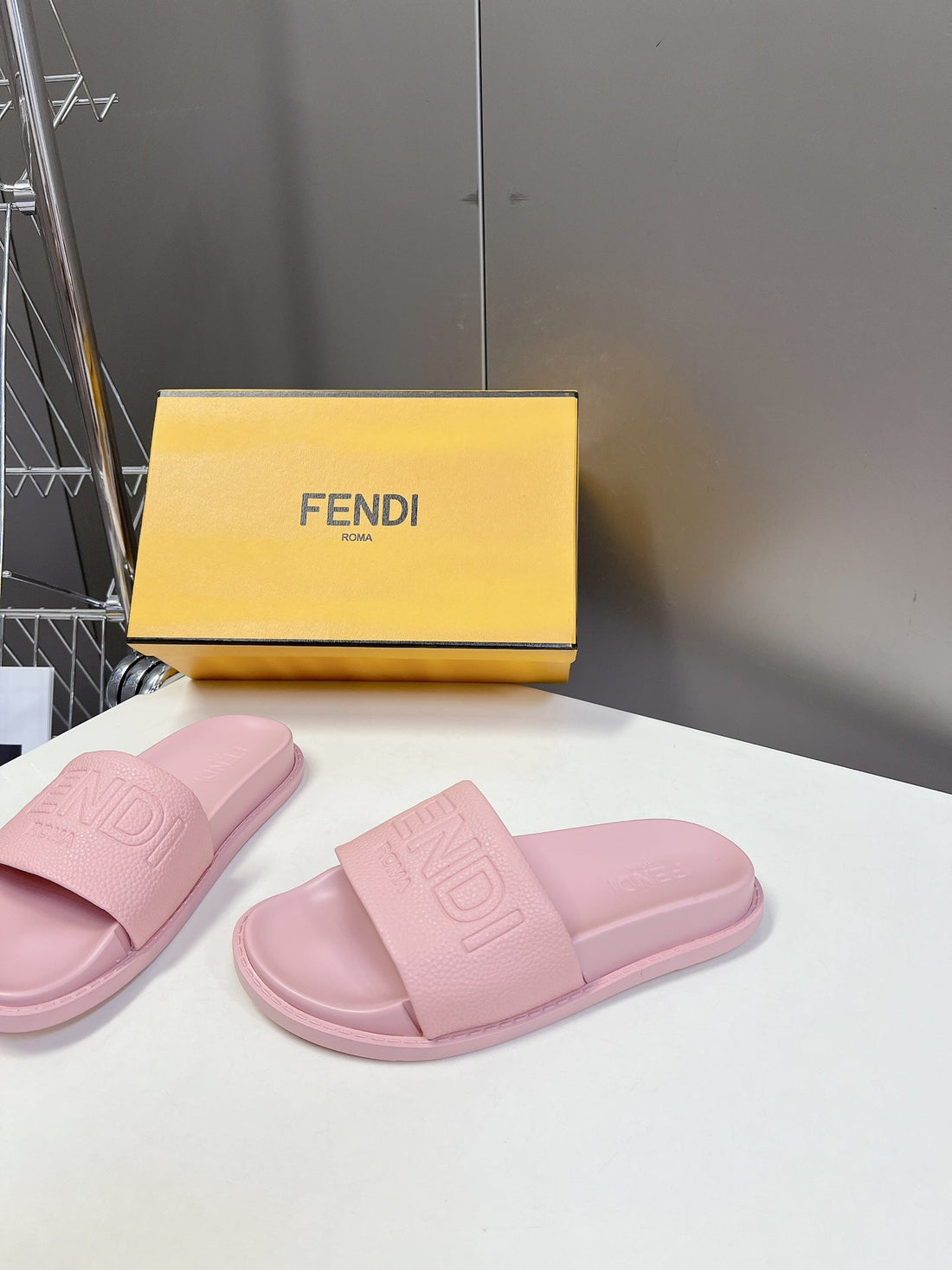 FENDI ROMA SLIDES IN LIGHT PINK LAMBSKIN LEATHER