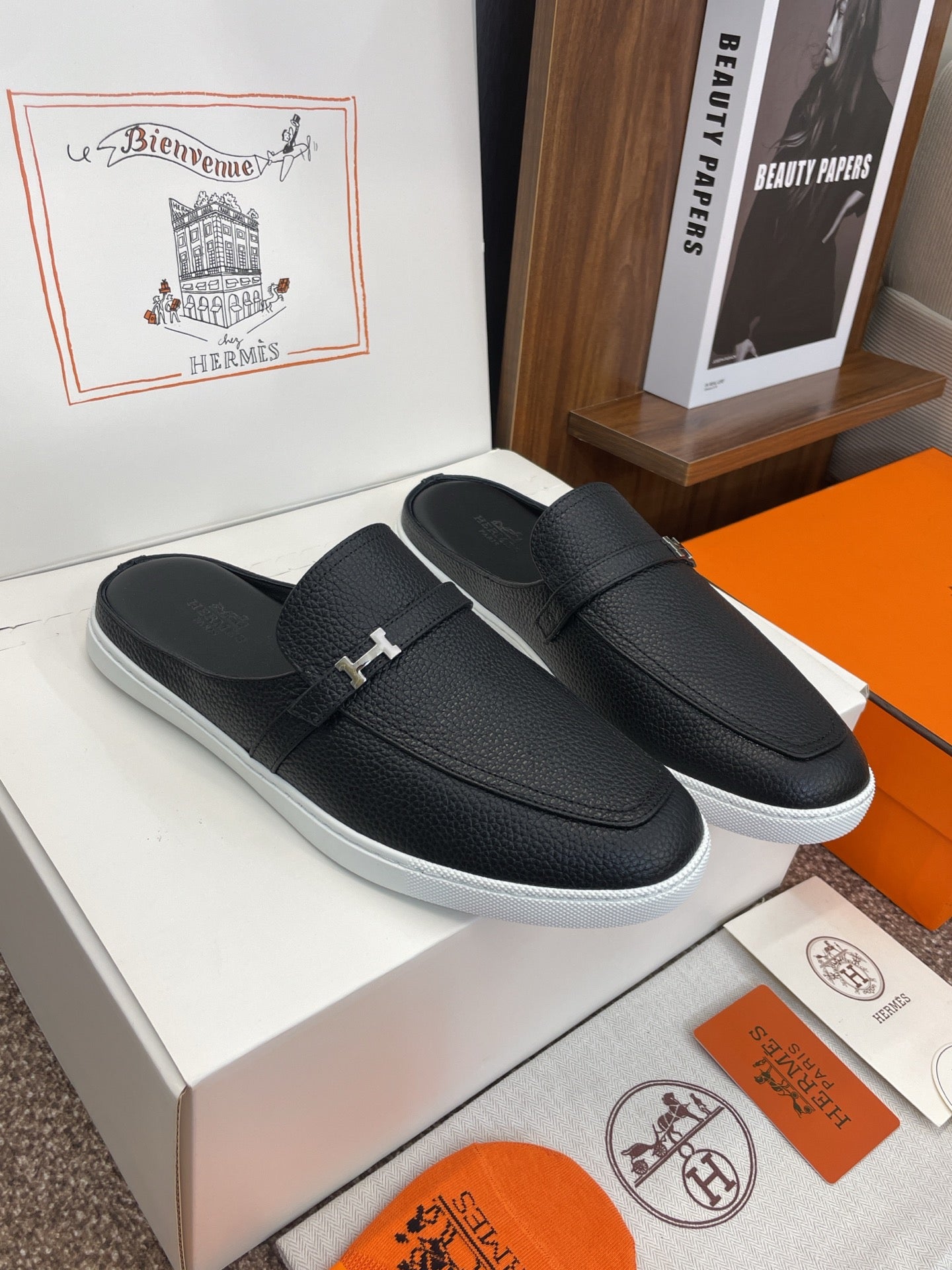 HM OZ Mule Black Calfskin 372938