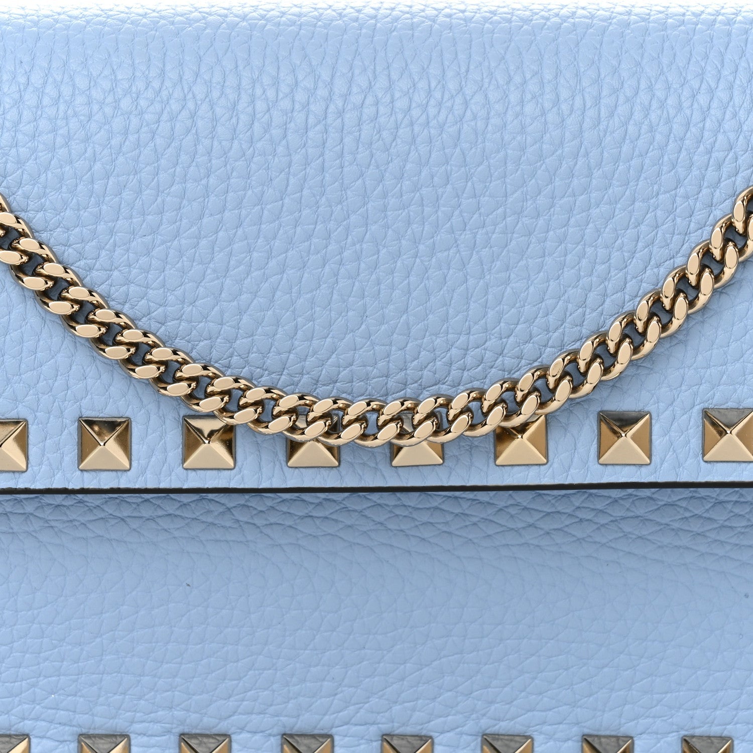 Grainy Calfskin Rockstud Chain Pouch Popeline Blue