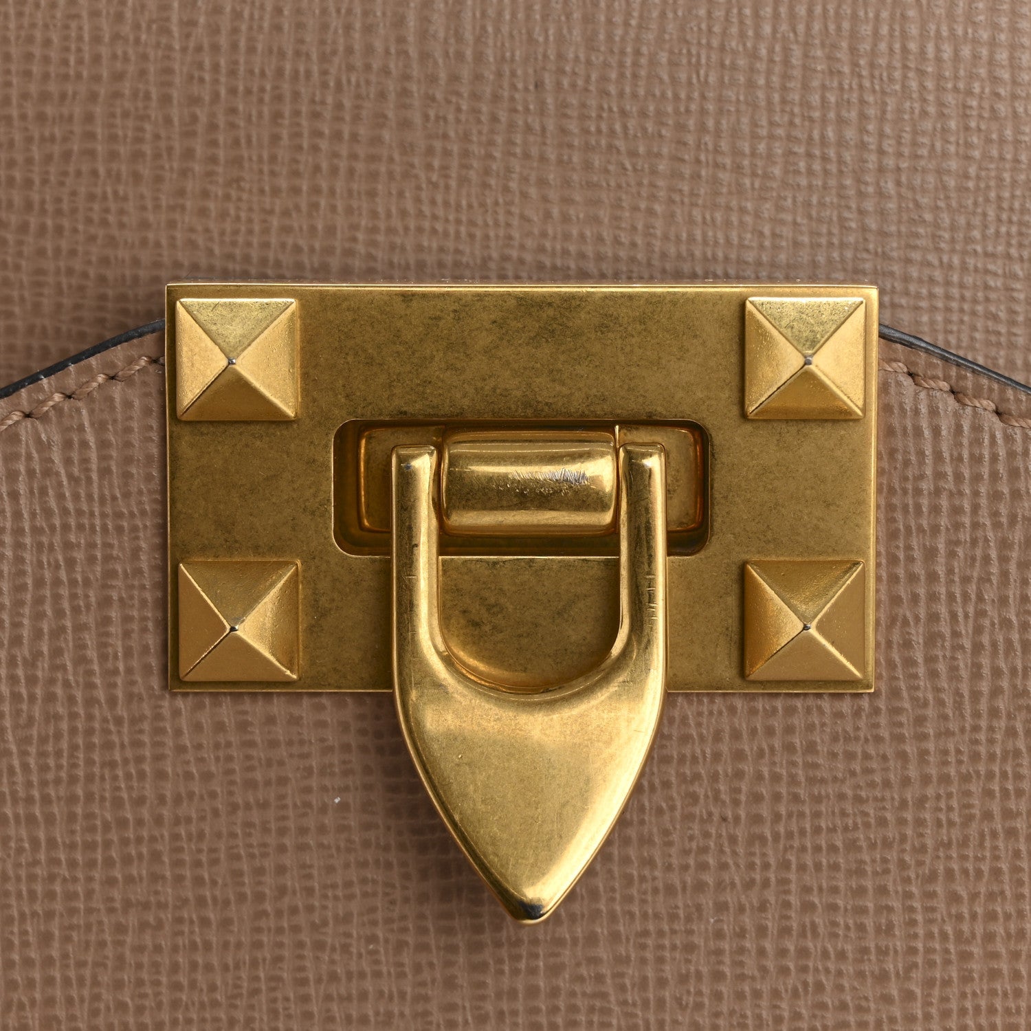 Vitello Small Rockstud Alcove Top-Handle Bag Rose Cannelle