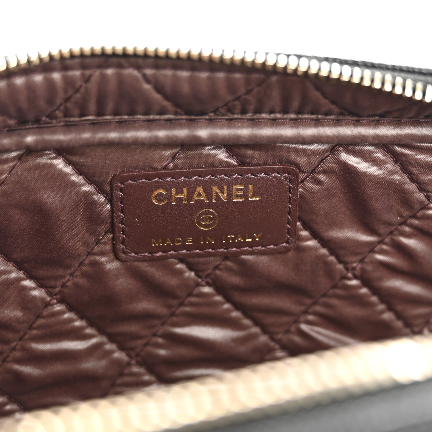 Caviar Quilted Toiletry Case With Chain Black