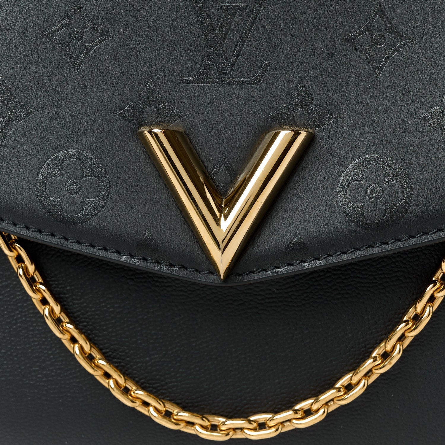 Calfskin Monogram Very Messenger Black