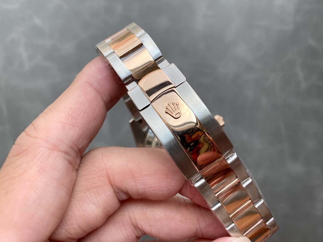 SKY-DWELLER TWO-TONE 42 ROSE GOLD BEZEL BLACK DIAL