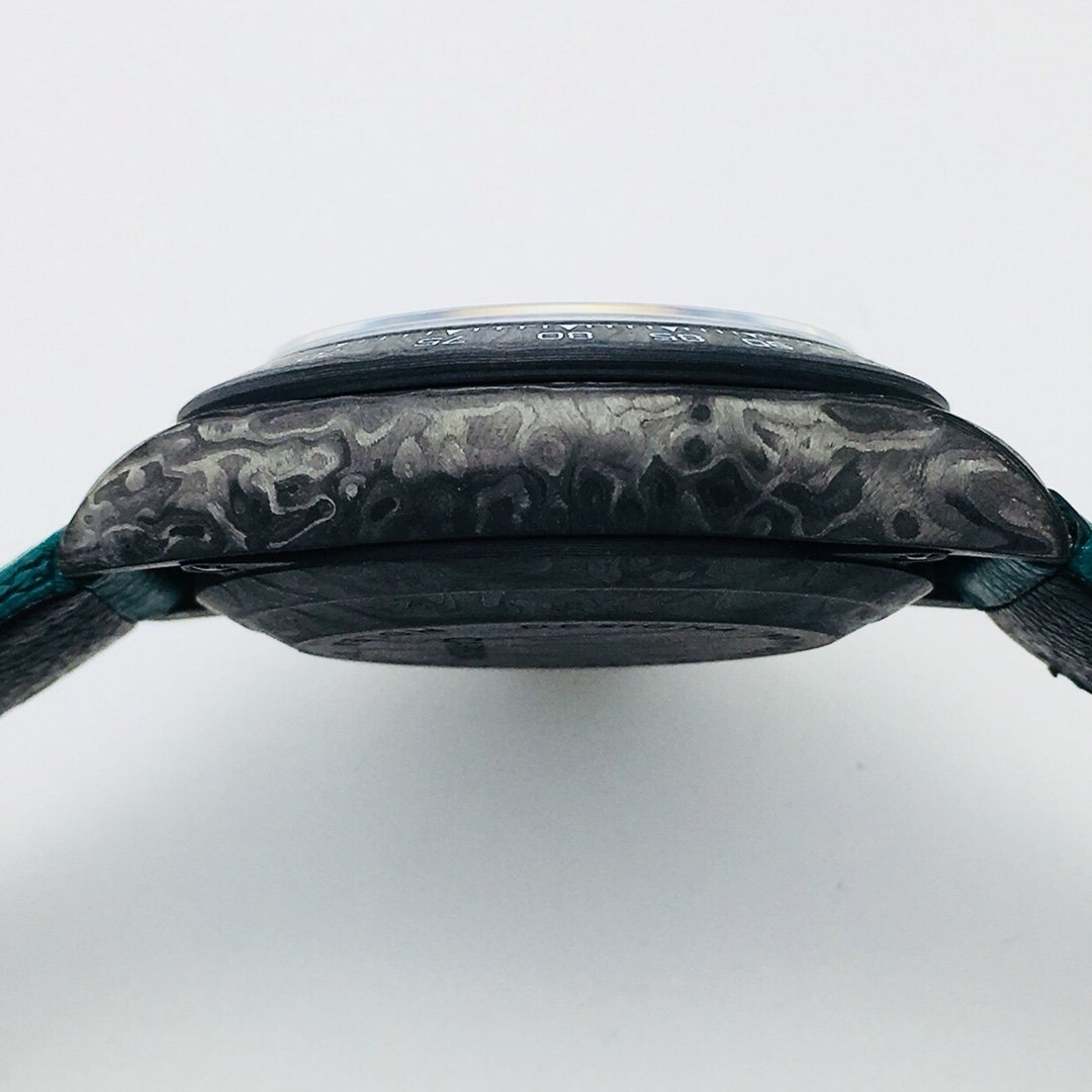 DAYTONA 40MM CUSTOM CARBON FILBER BLACK DIAL NAVY LEATHER