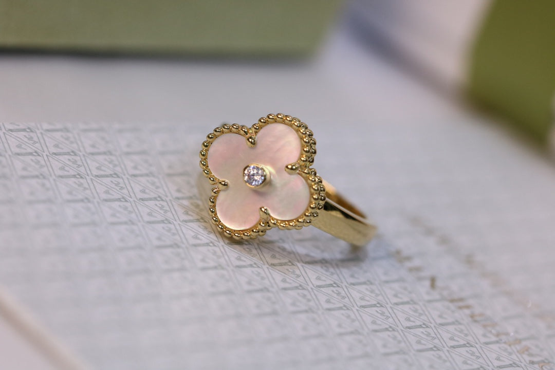 CLOVER PINK MOP RING GOLD DIAMOND