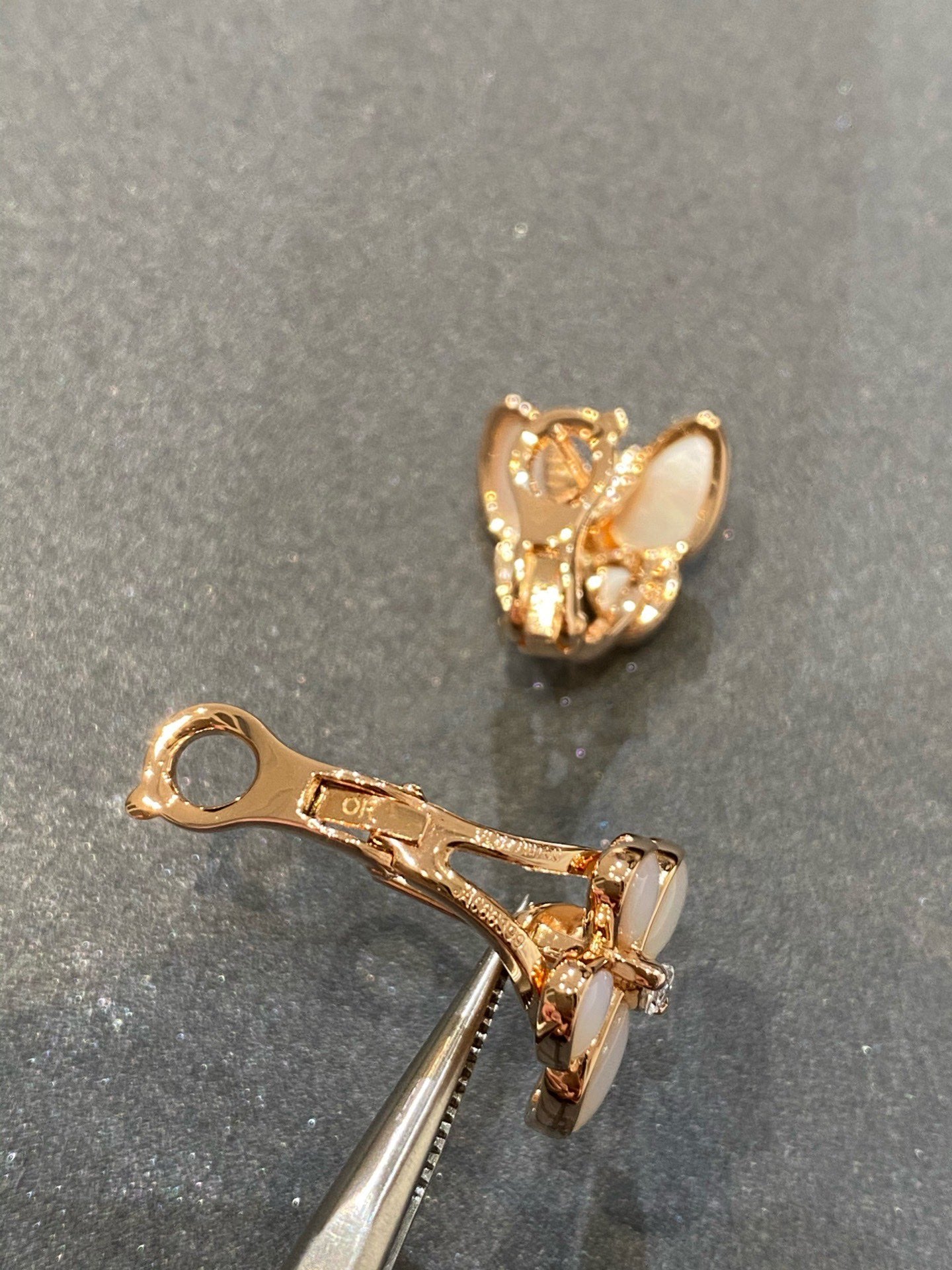 BUTTERFLY MOP EARRINGS PINK GOLD