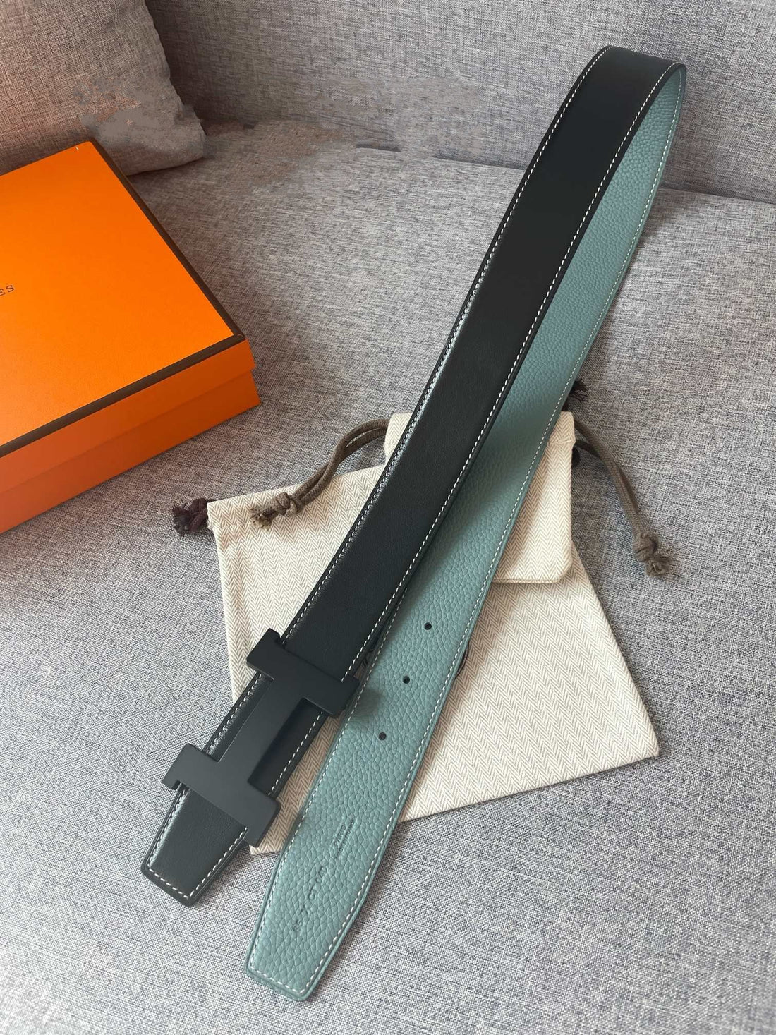 H CONSTANCE REVERSIBLE BELT 38MM BLACK BUCKLE BLACK SKY BLUE LEATHER