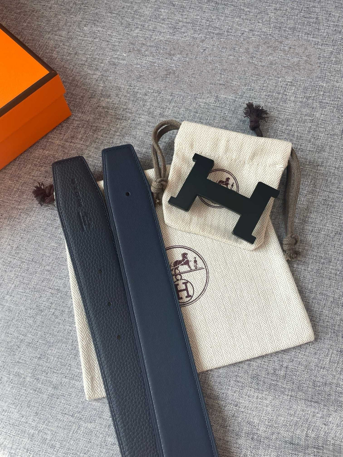 H CONSTANCE REVERSIBLE BELT 38MM BLACK BUCKLE NAVY BLUE LEATHER