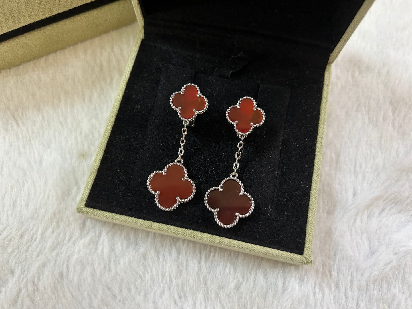 CLOVER 2 MOTIF CARNELIAN EARRINGS
