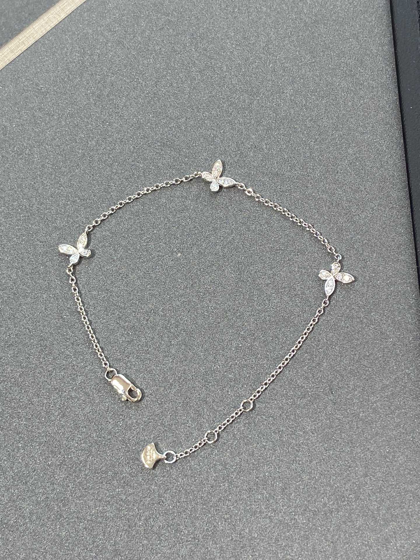 CLASSIC BUTTERFLY PETITE DIAMOND SILVER NECKLACE