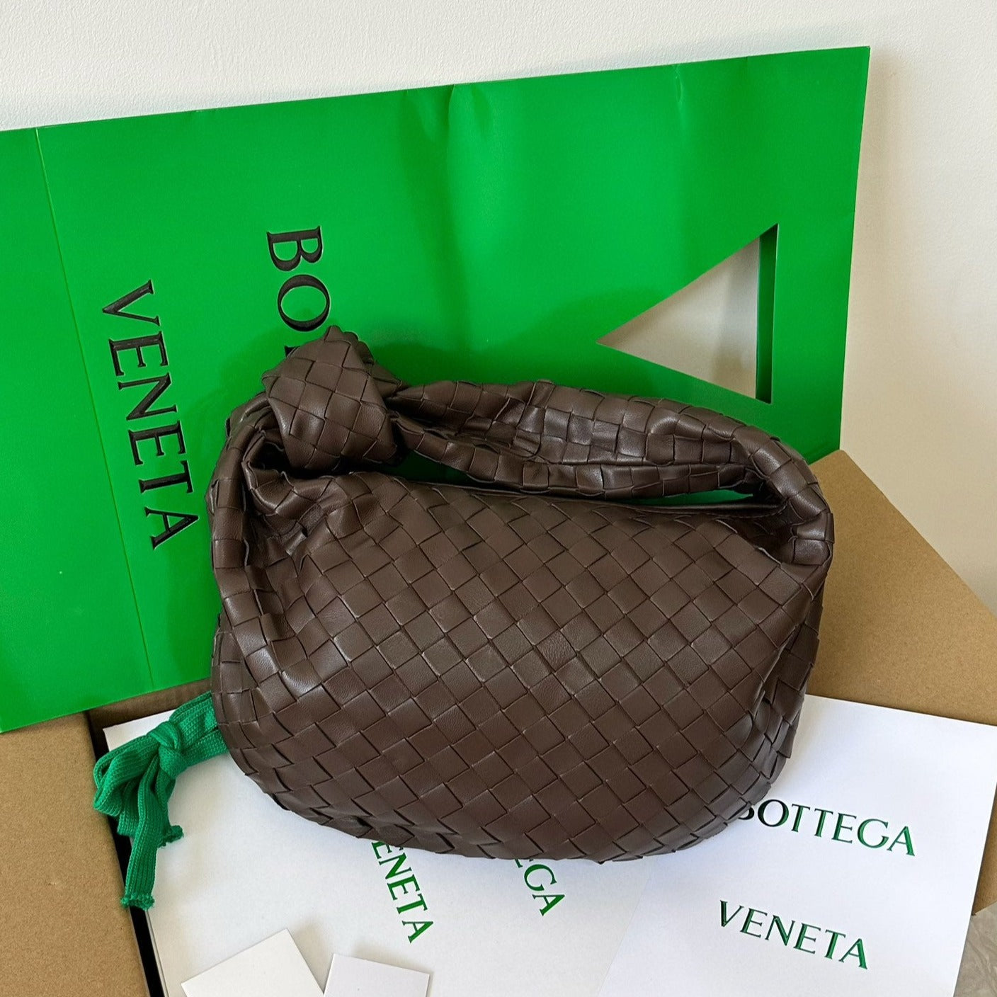 BV TEEN JODIE 36CM CHOCOLATE SHEEPSKIN