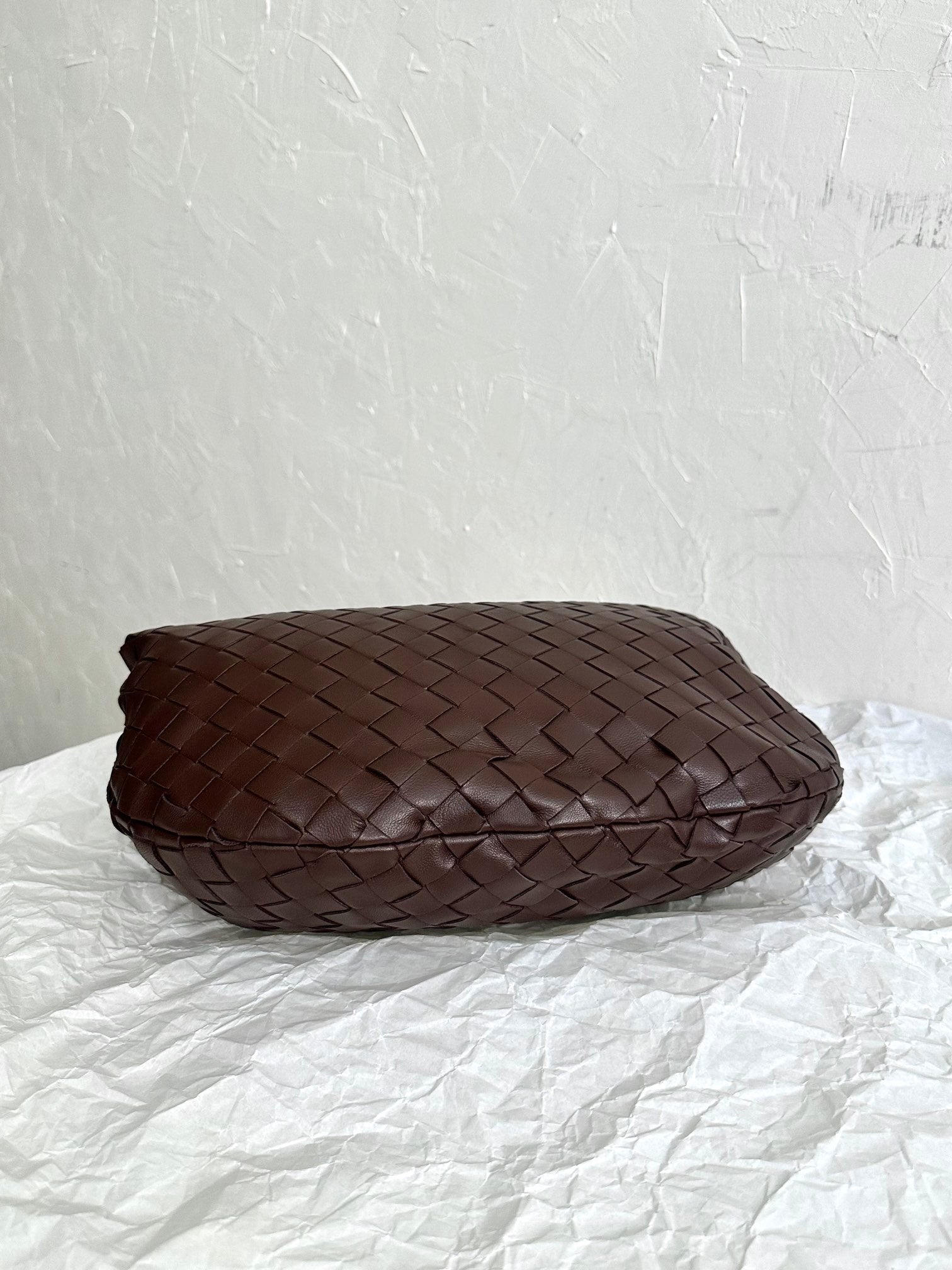 BV TEEN JODIE 36CM CHOCOLATE SHEEPSKIN
