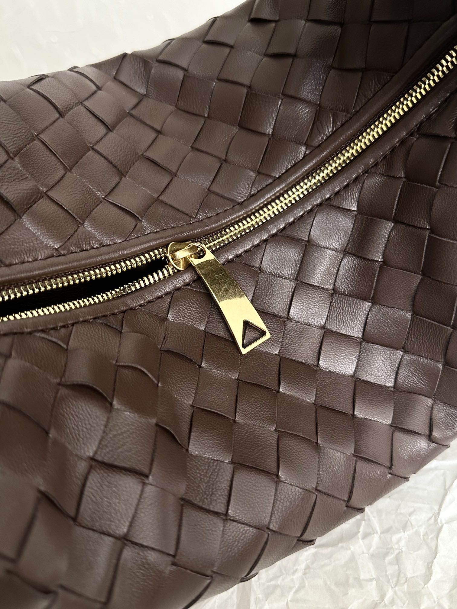 BV TEEN JODIE 36CM CHOCOLATE SHEEPSKIN