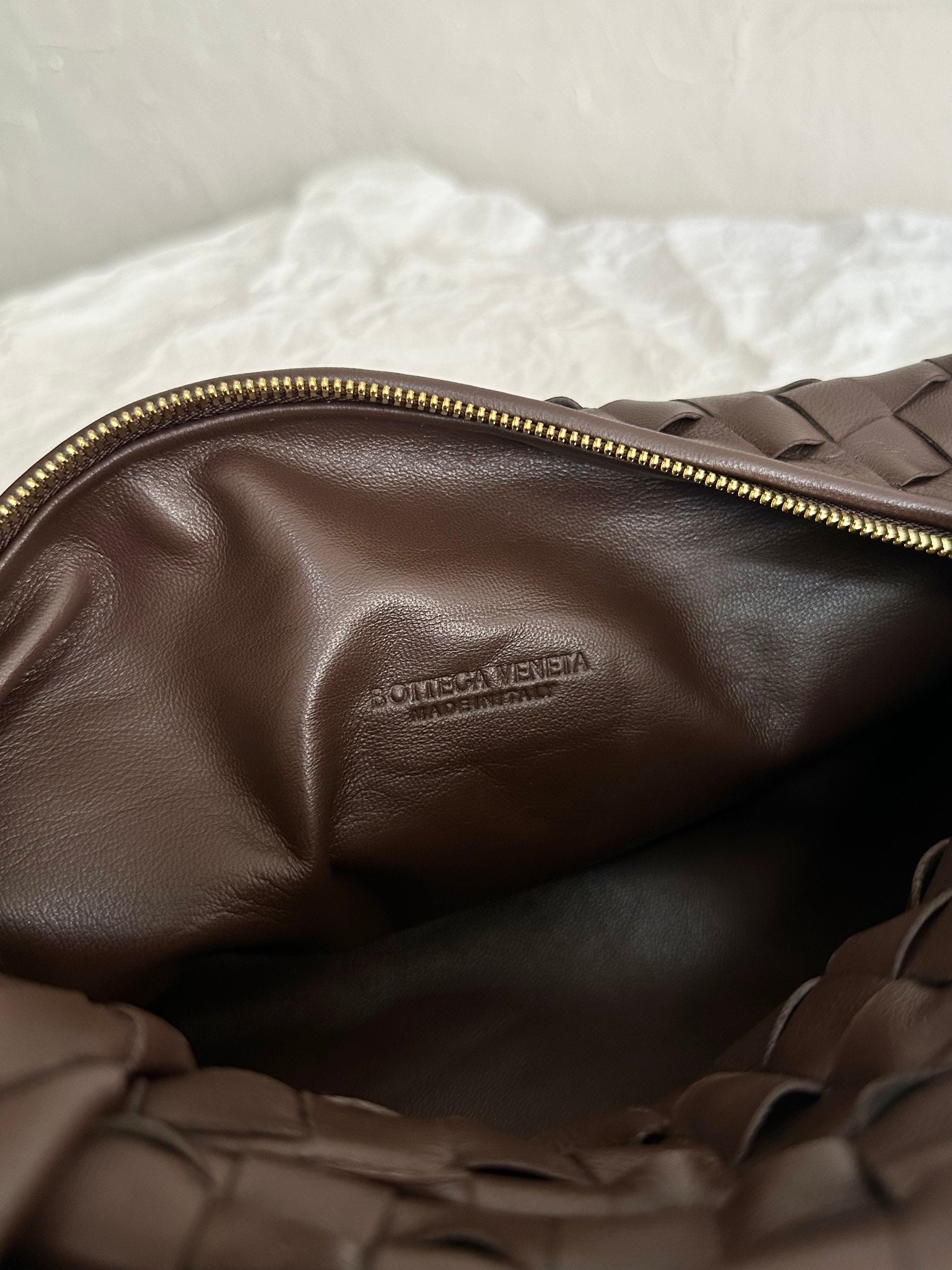 BV TEEN JODIE 36CM CHOCOLATE SHEEPSKIN