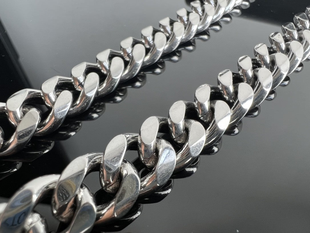 CLASSIC TRIOMPHE 20 BLACK CALFSKIN SILVER HARDWARE