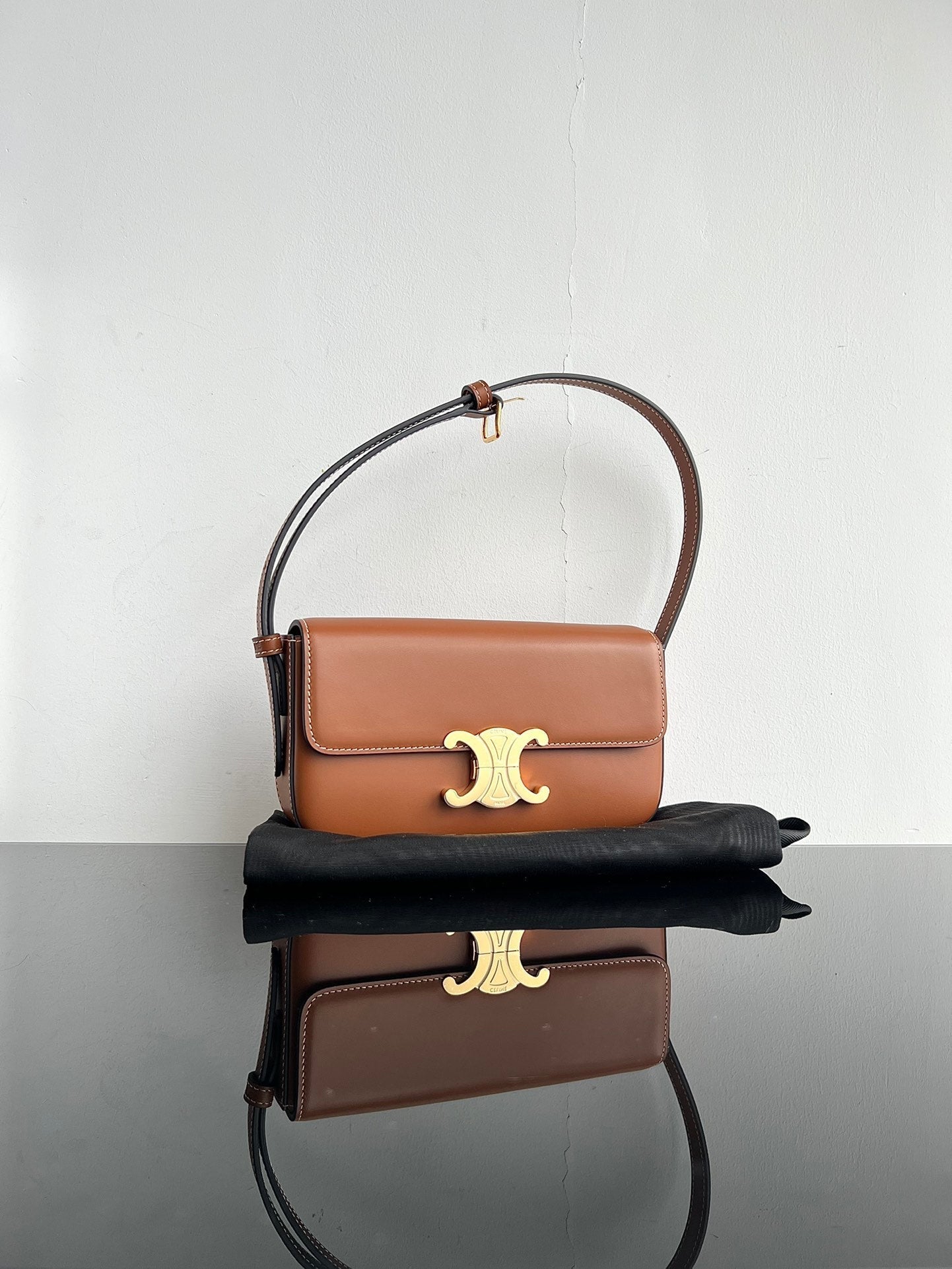 CLASSIC TRIOMPHE 20 BROWN CALFSKIN GOLD HARDWARE
