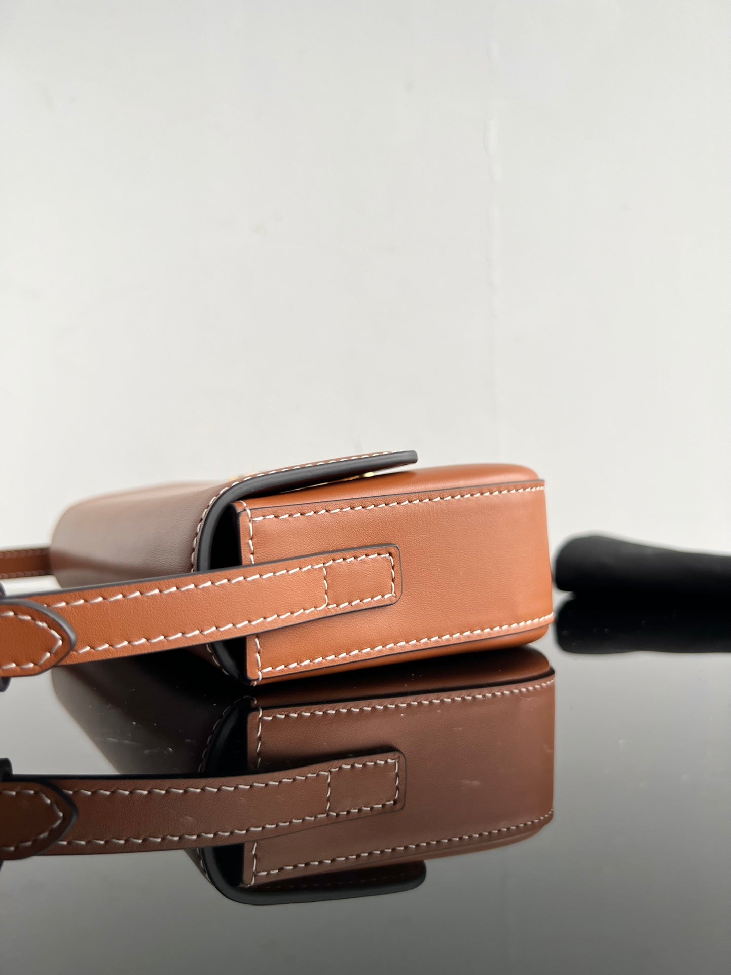 CLASSIC TRIOMPHE 20 BROWN CALFSKIN GOLD HARDWARE