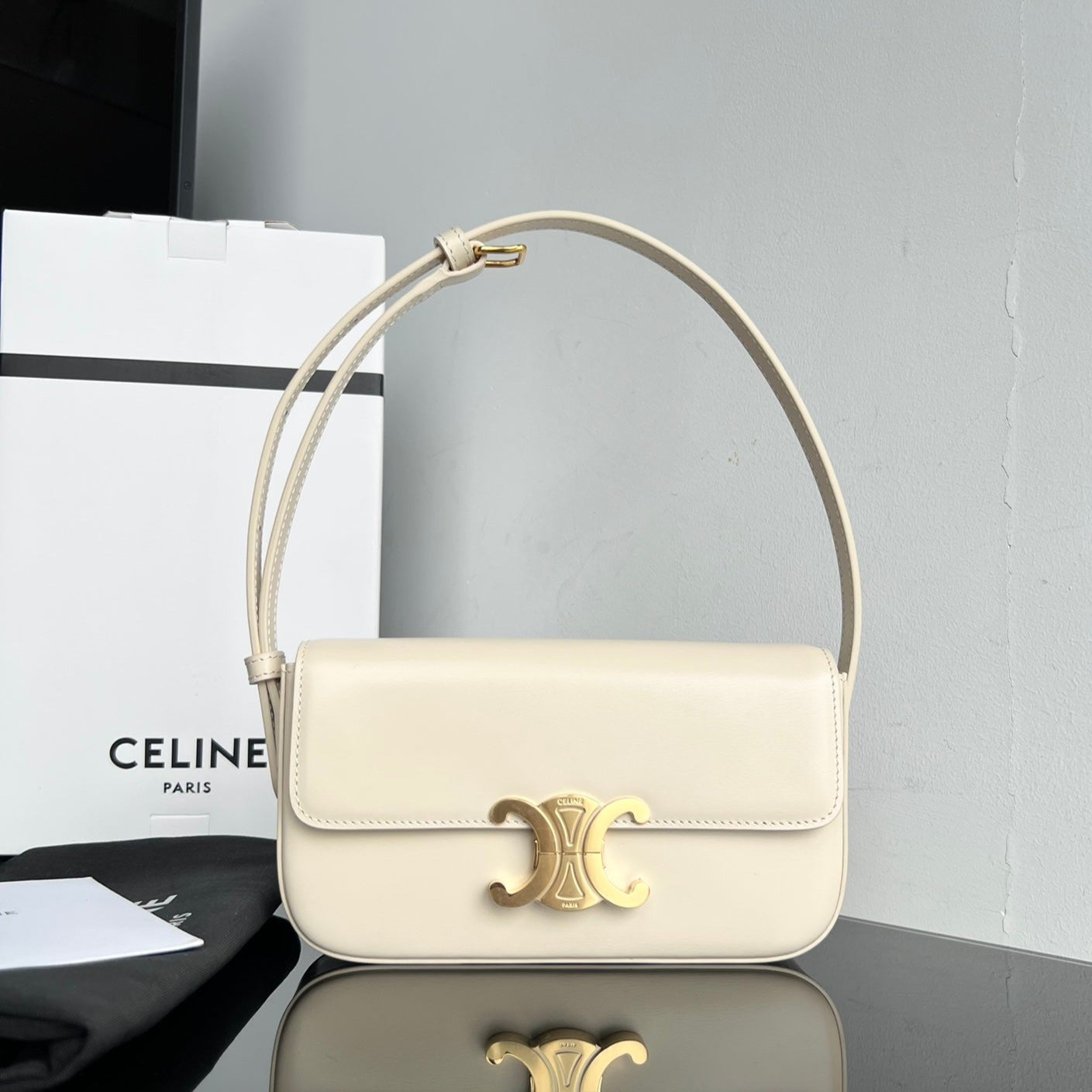 CLASSIC TRIOMPHE 20 CREAM CALFSKIN GOLD HARDWARE