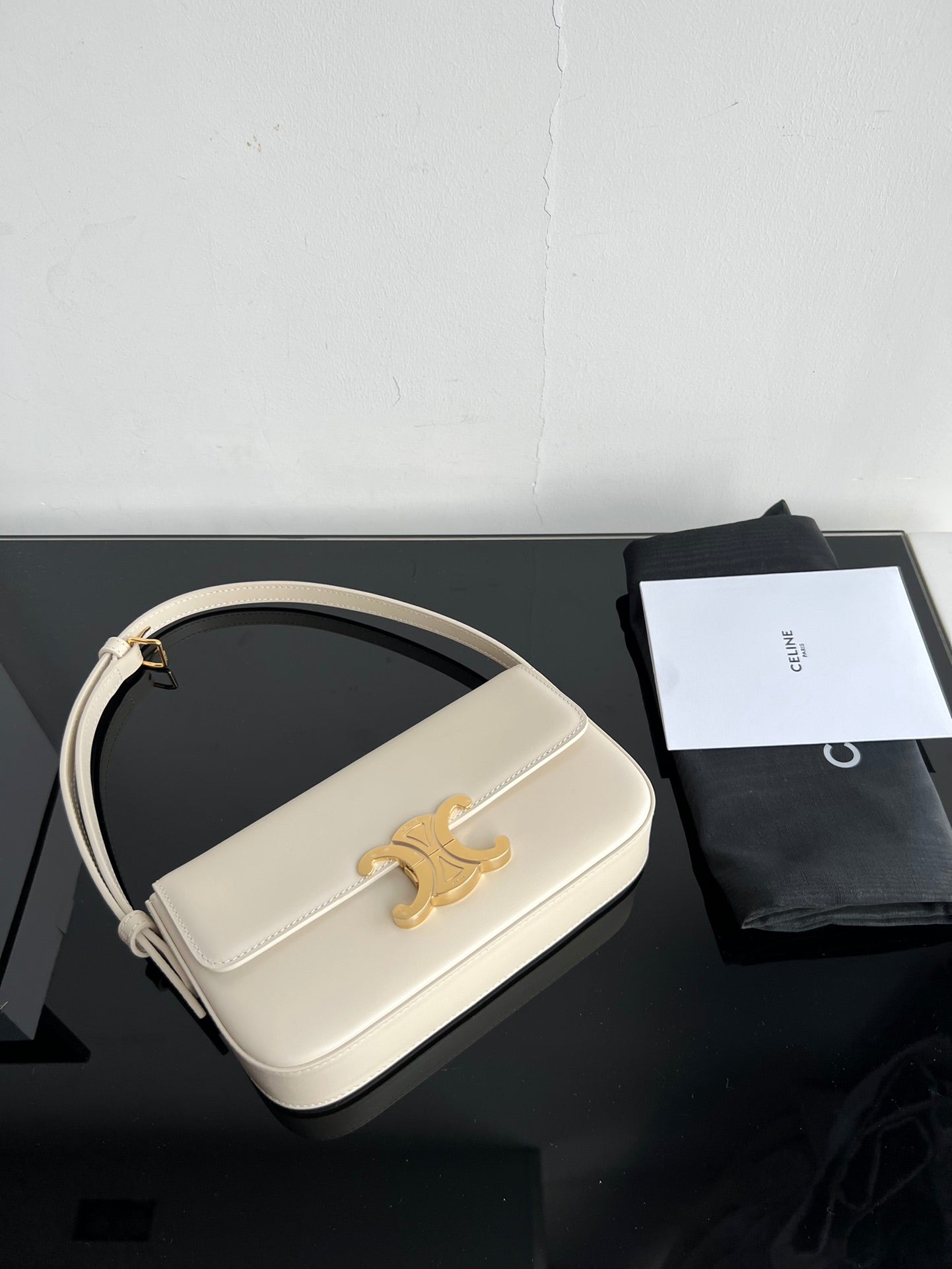 CLASSIC TRIOMPHE 20 CREAM CALFSKIN GOLD HARDWARE