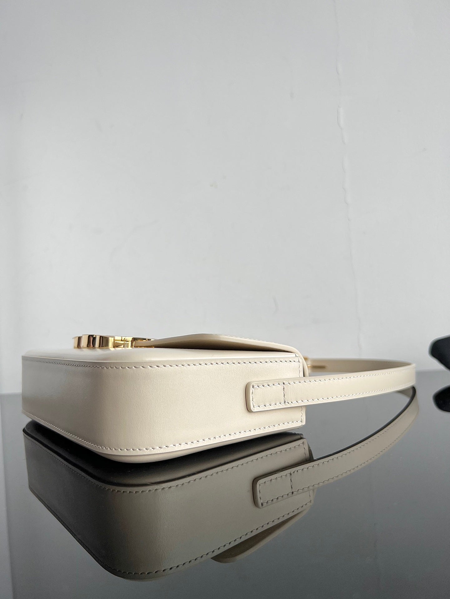 CLASSIC TRIOMPHE 20 CREAM CALFSKIN GOLD HARDWARE