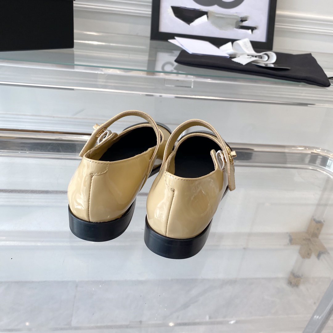 mary janes beige black patent calfskin