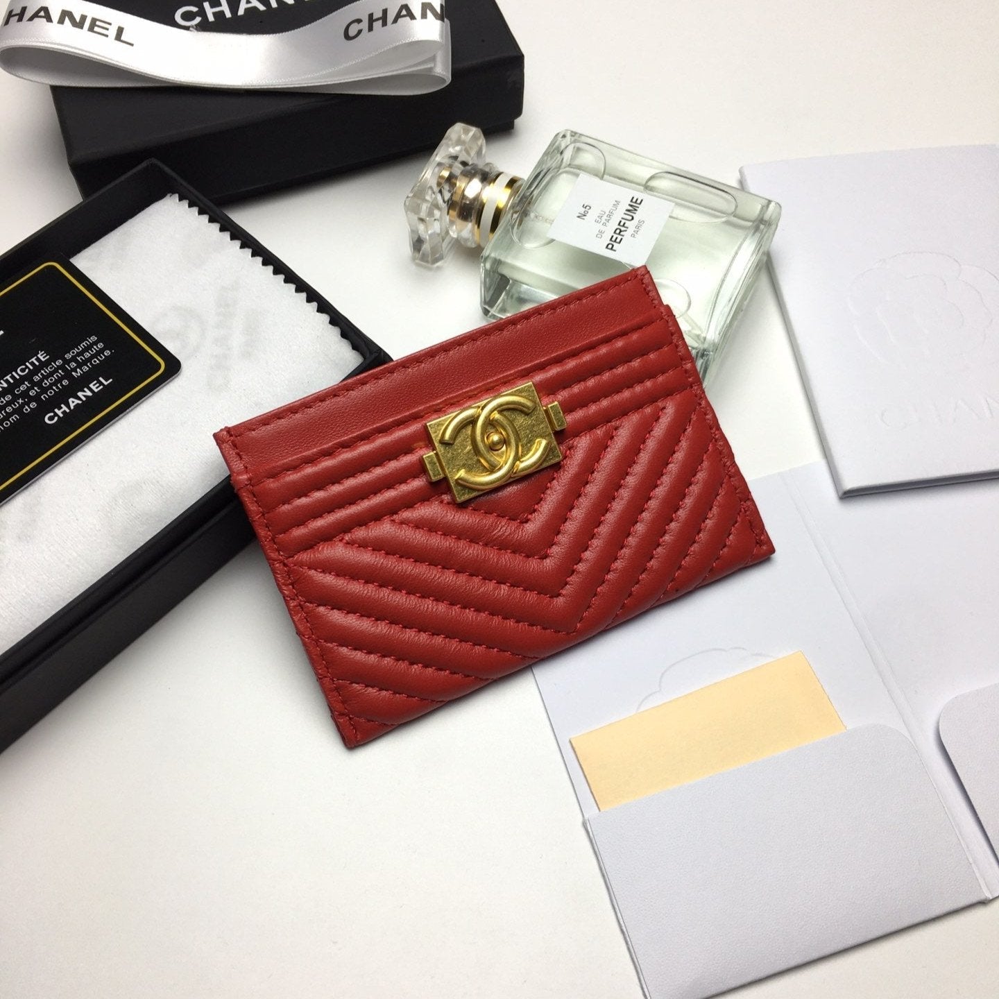 CC LINE CARD HOLDER 11.2 RED CALFSKIN GOLD ICON