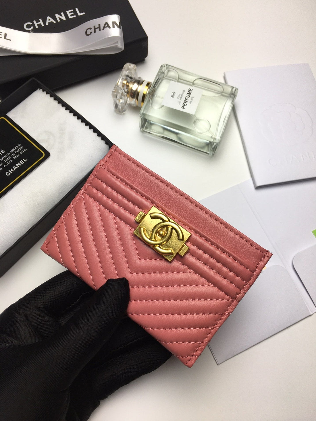 CC LINE CARD HOLDER 11.2 CORAL CALFSKIN GOLD ICON