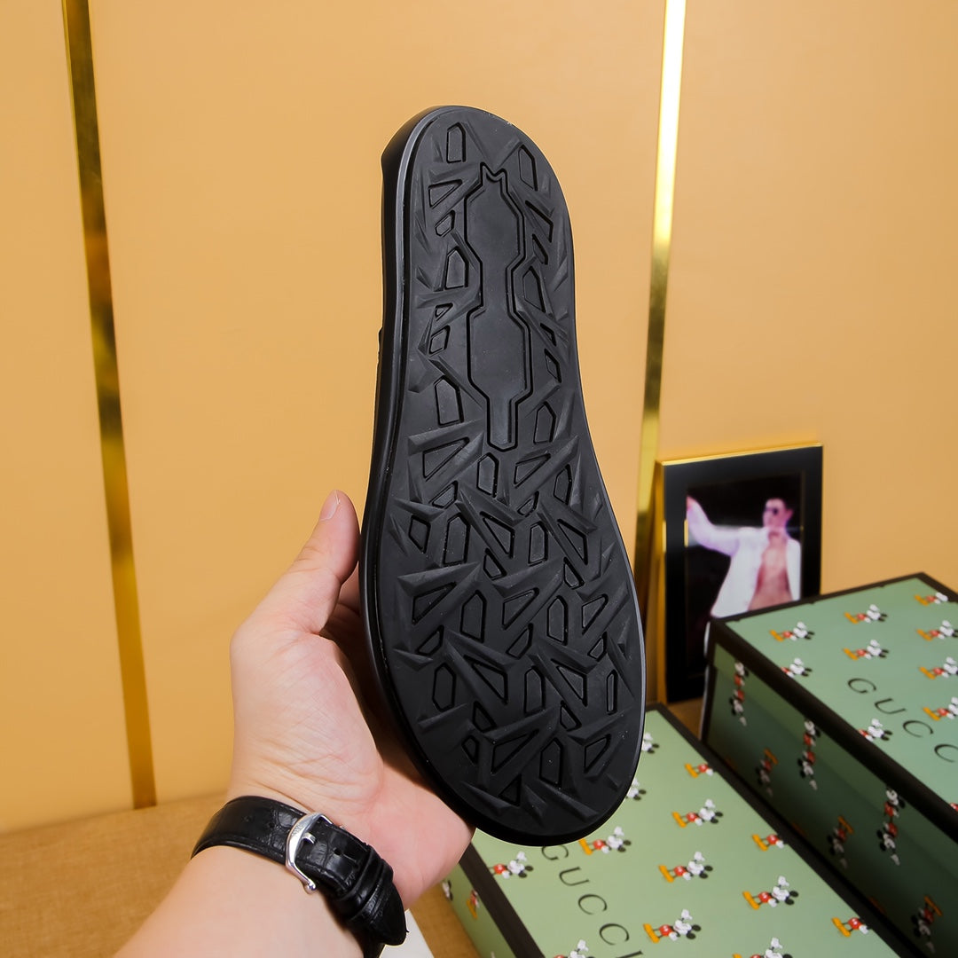 GG Men's Thong Sandals Black Cowhide 587228