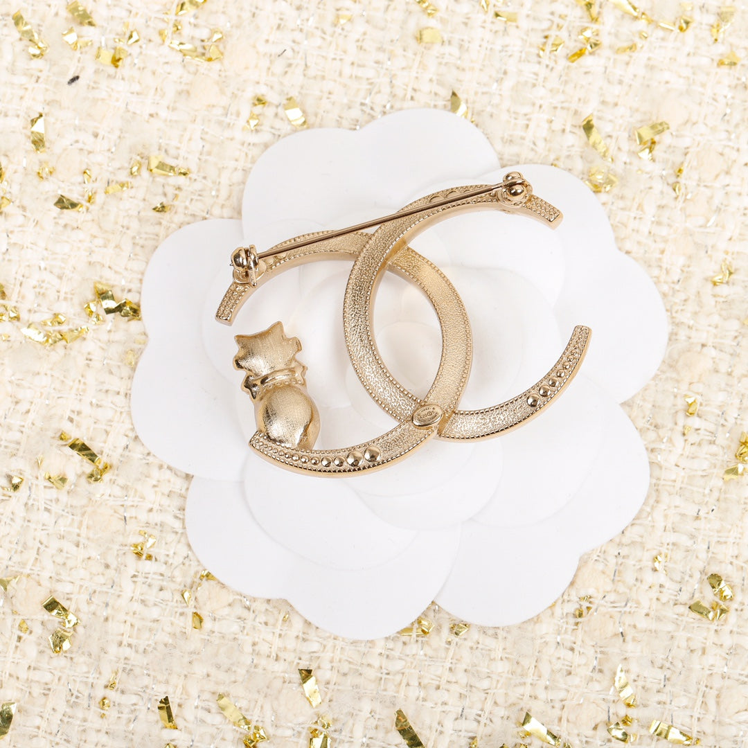 CC Brooch 157267