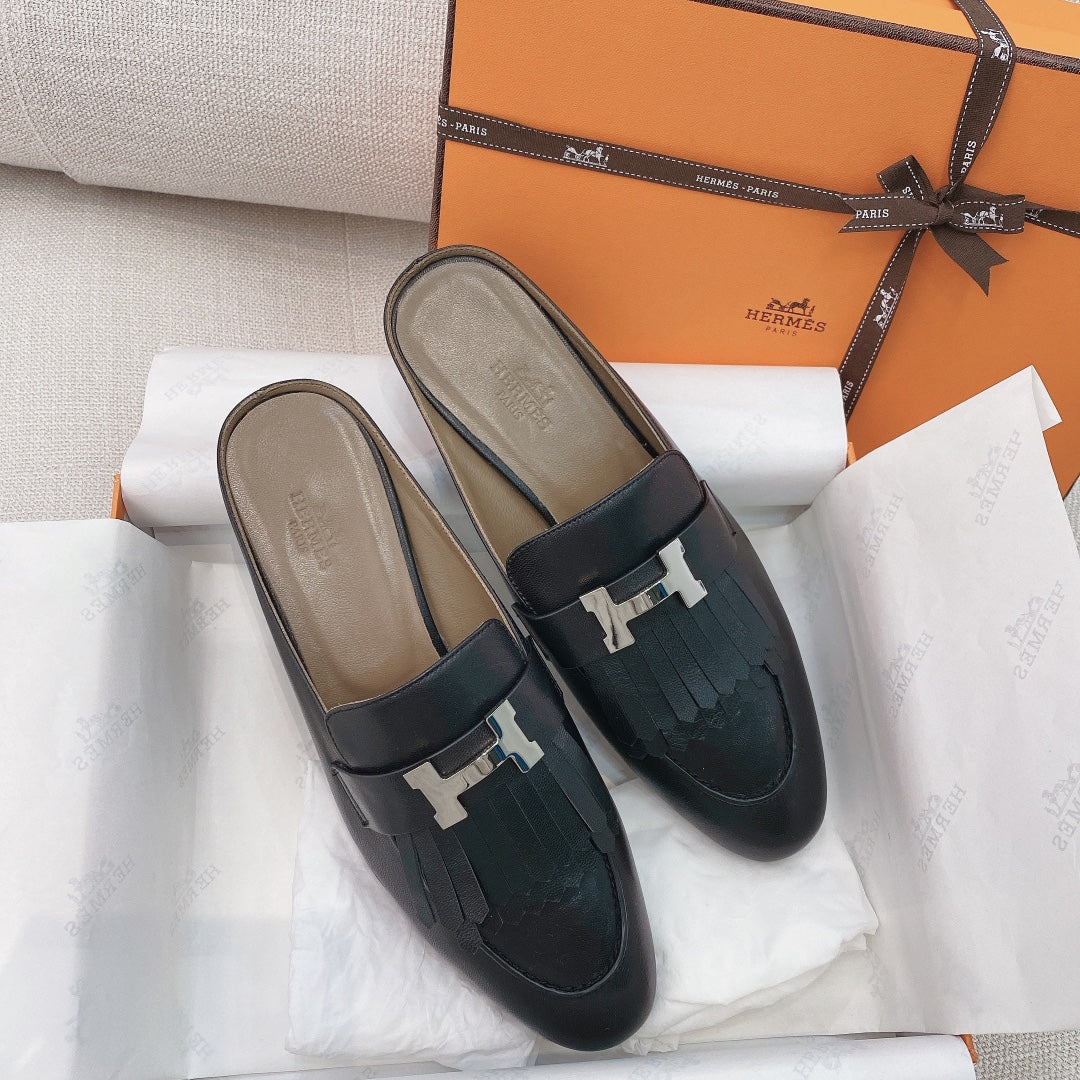 HM Buckle Tassel Mule Black Goat Leather 348025