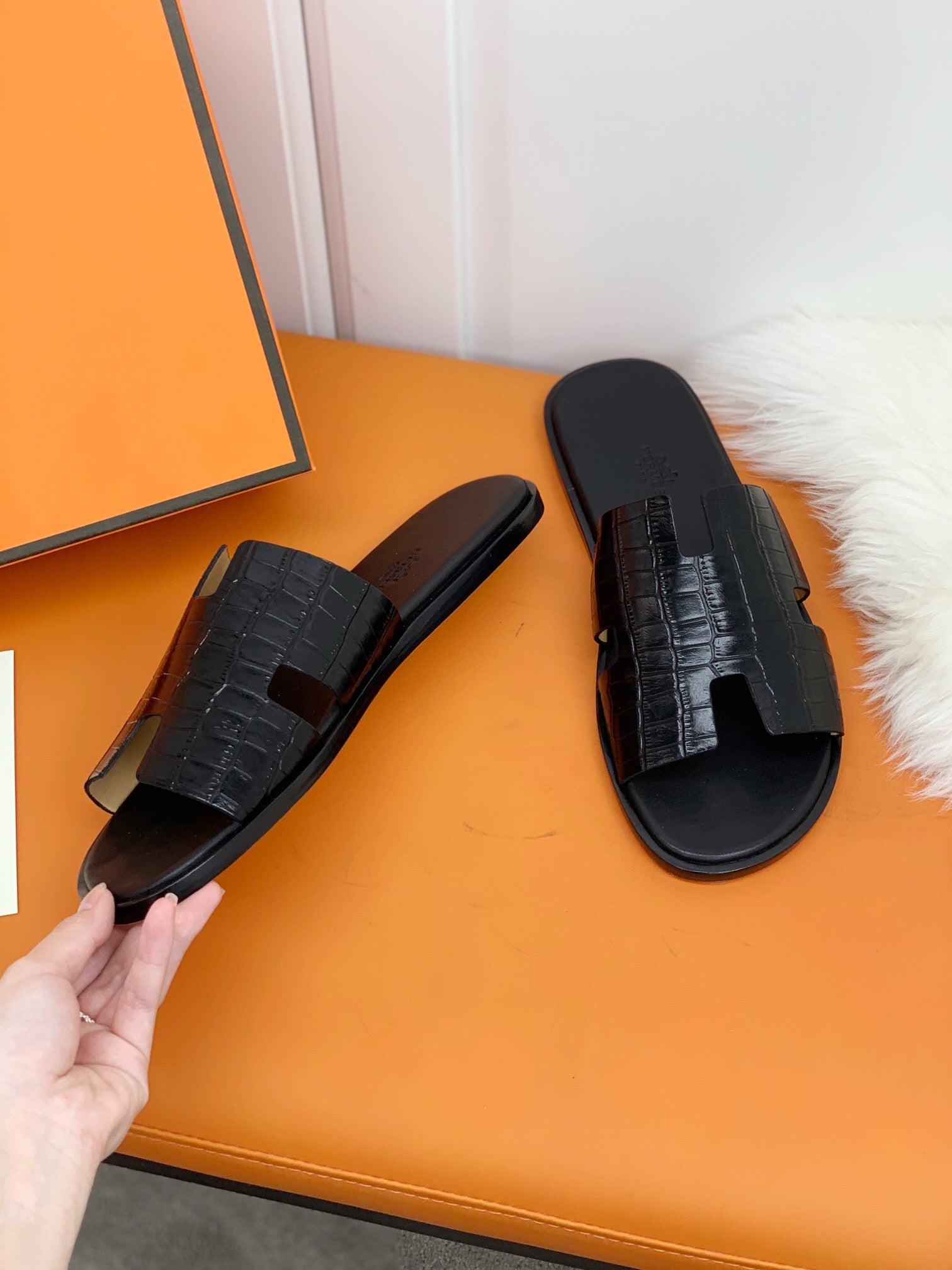 HM IZMIR SANDAL BLACK CROCODILE EMBOSSED CALFSKIN