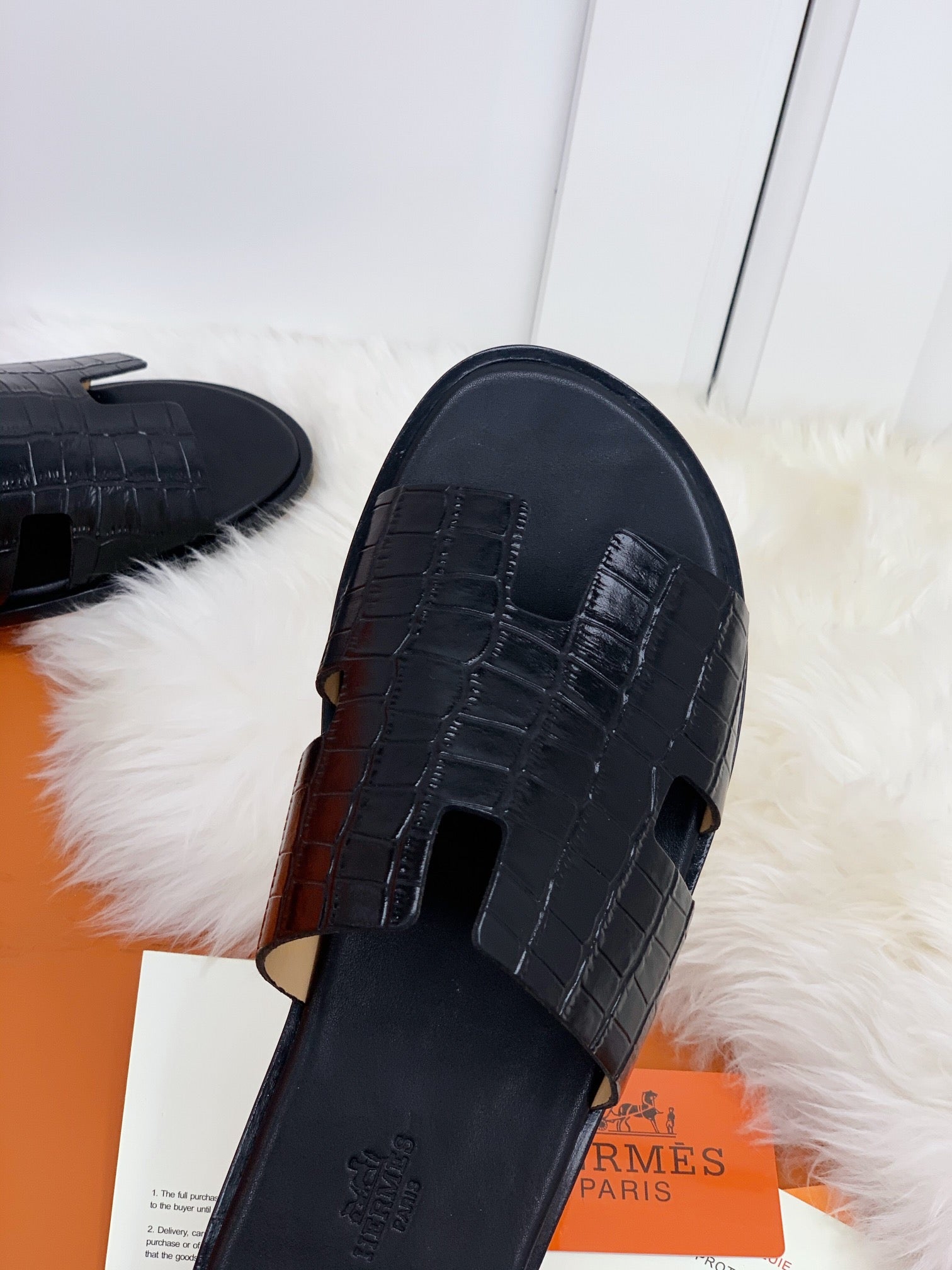 HM IZMIR SANDAL BLACK CROCODILE EMBOSSED CALFSKIN