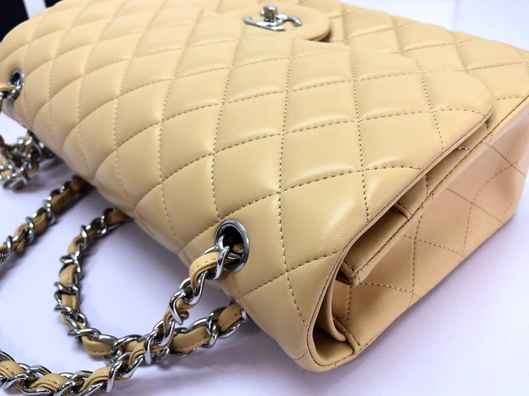 flap bag jumbo 30 light beige lambskin silver hardware
