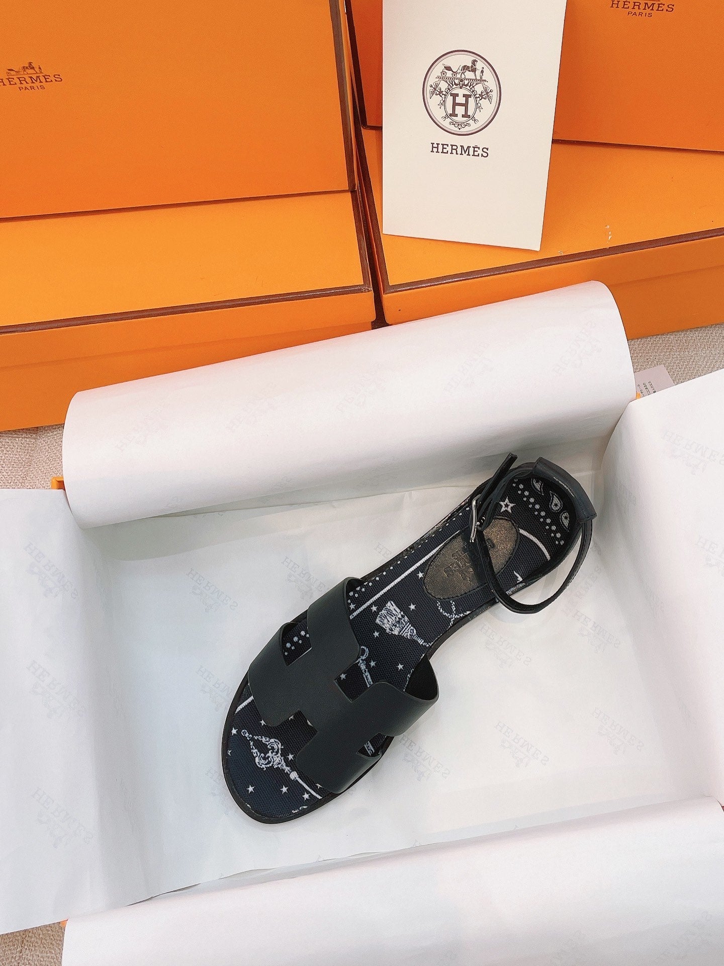 HM Flat Sandals Black Cowhide 348048