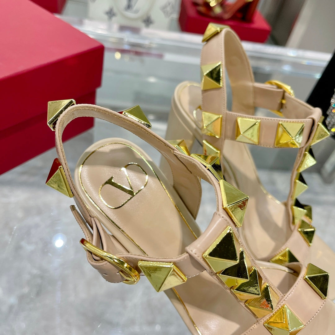 VT Rockstud Sandals Beige Gold Cowhide
