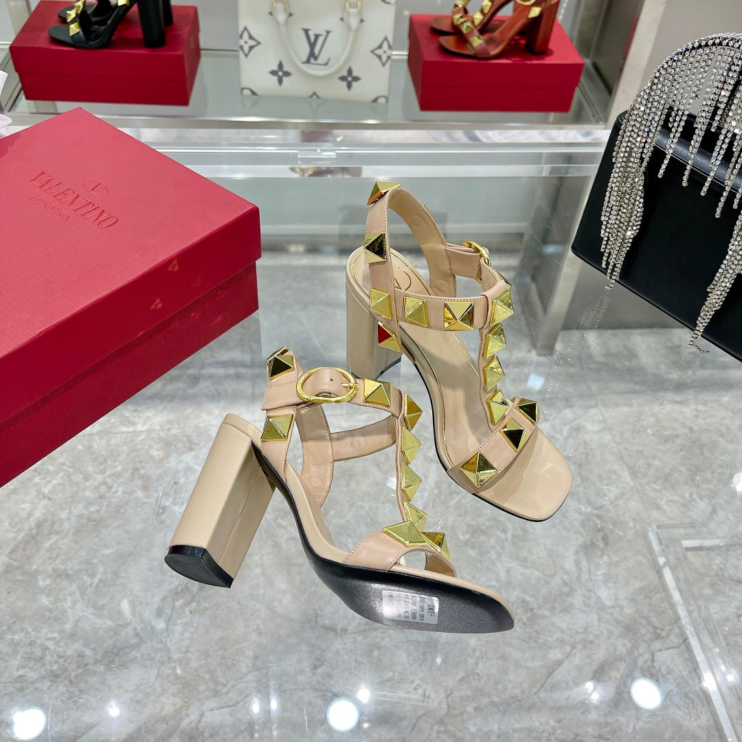 VT Rockstud Sandals Beige Gold Cowhide