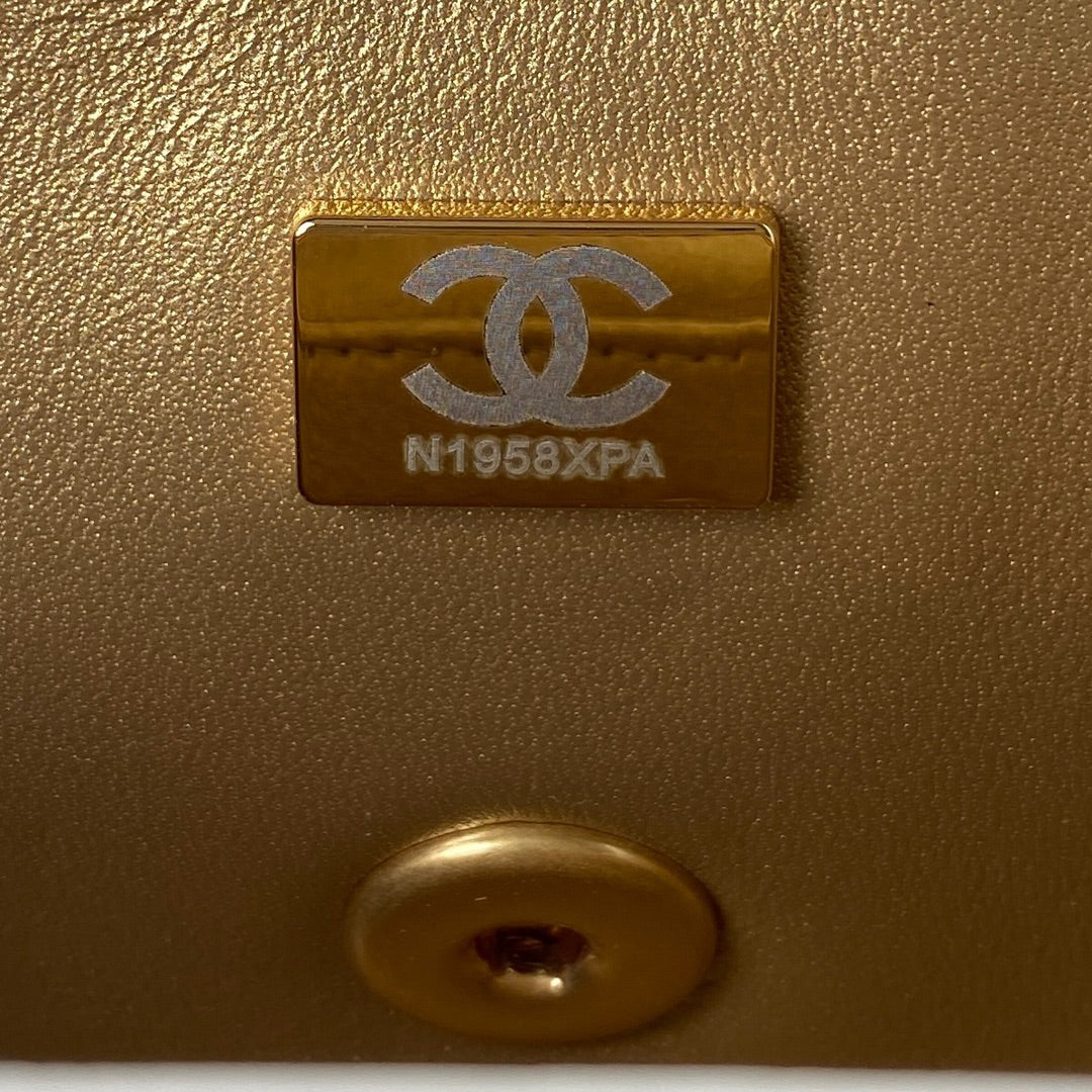 Classic Mini Flap Bag 20cm White Lambskin Gold Hardware