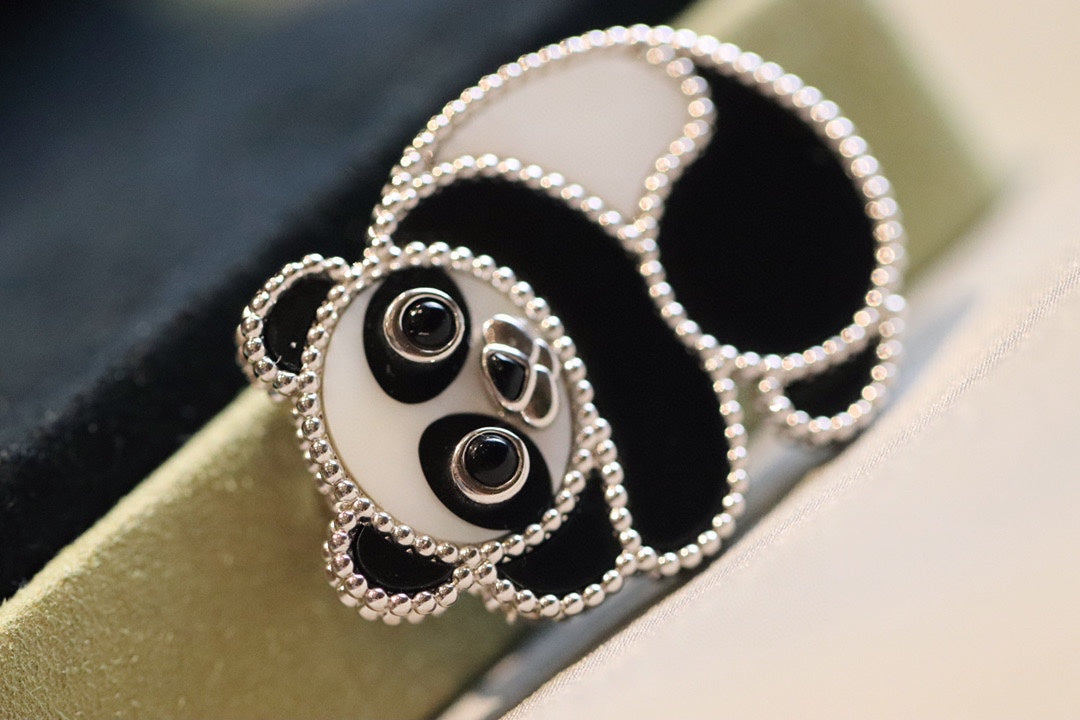 VCA Brooch 03