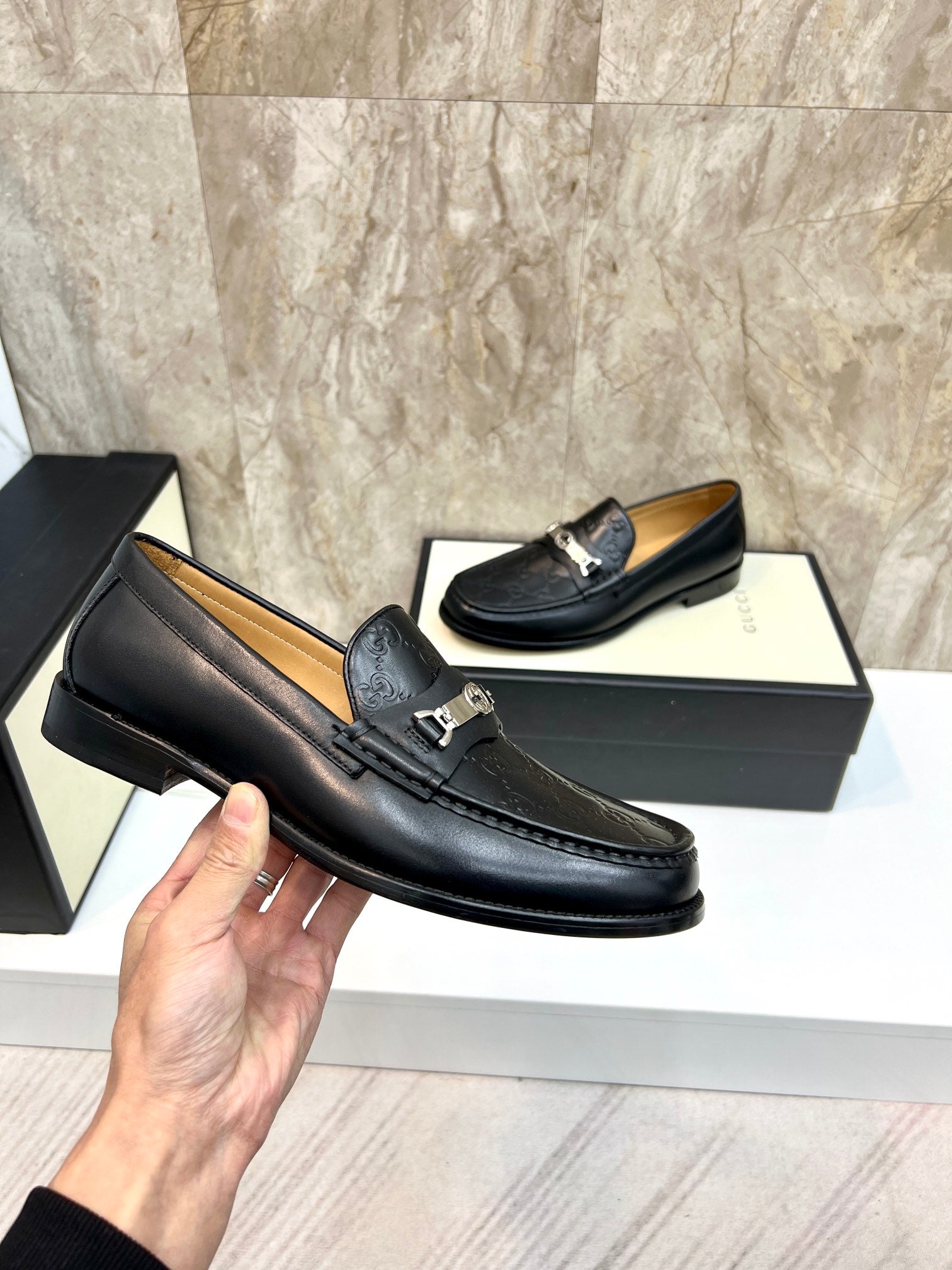 GG Men's Loafer Black Water-Dyed Cowhide 522520