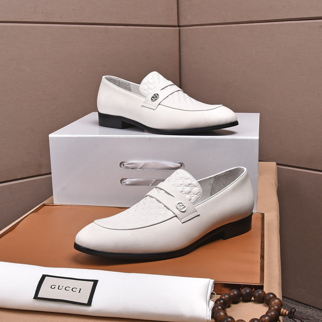 GG Men's Loafer White Embossed Cowhide 538718