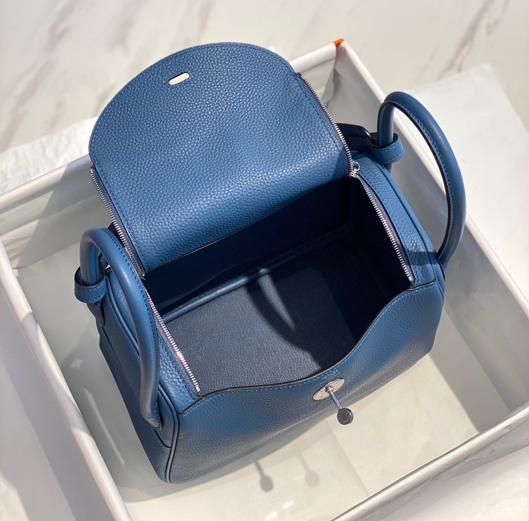 HM LINDY 30 BAG AZURE TAURILLON CLEMENCE LEATHER