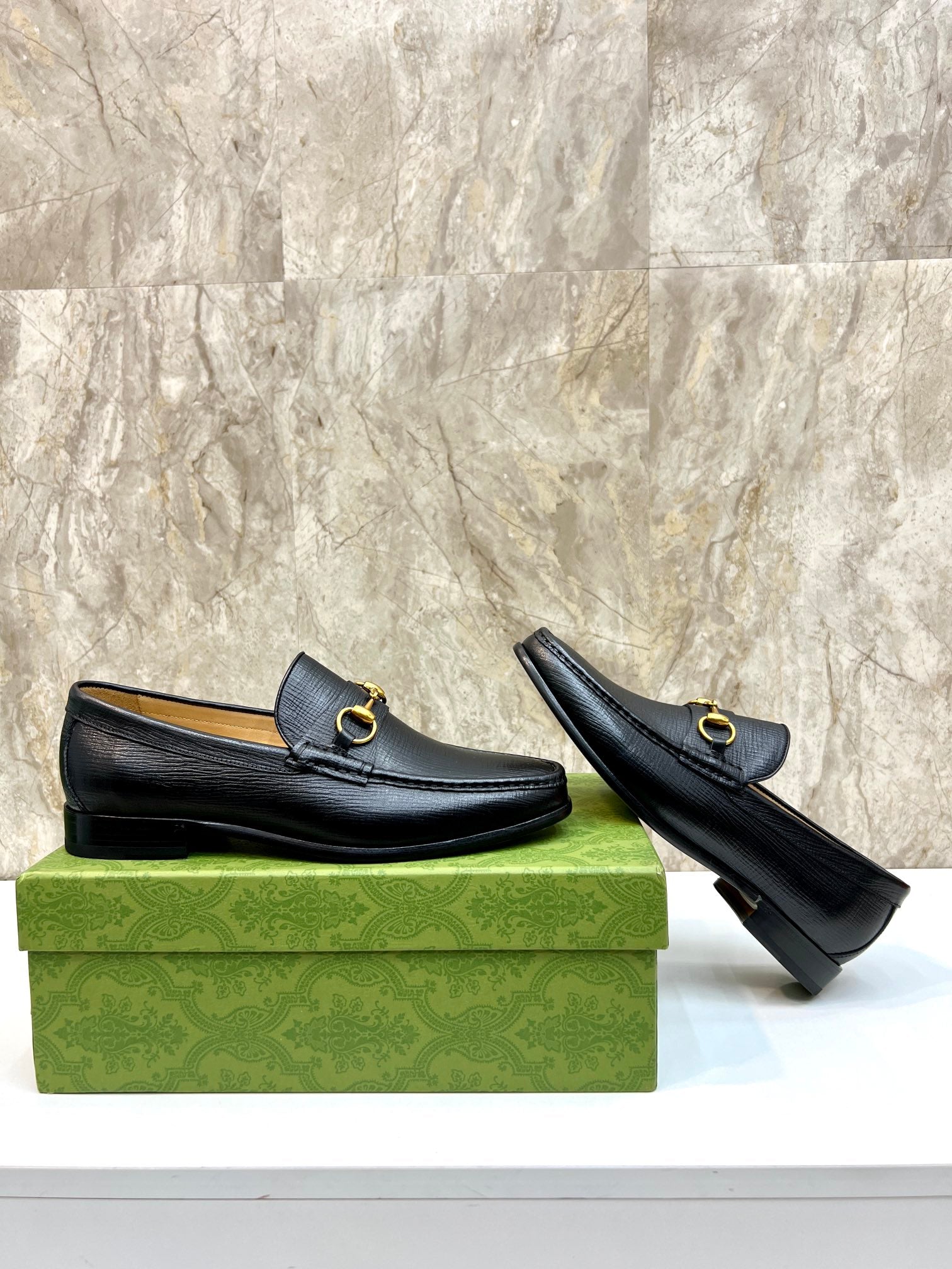 GG Men's Horsebit Loafer Black Cowhide 522561