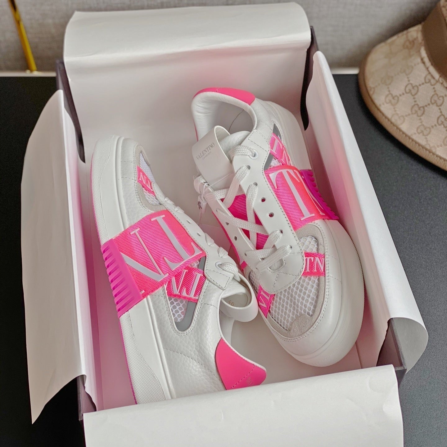 VT VL7N Sneaker White Pink Calfskin 349042