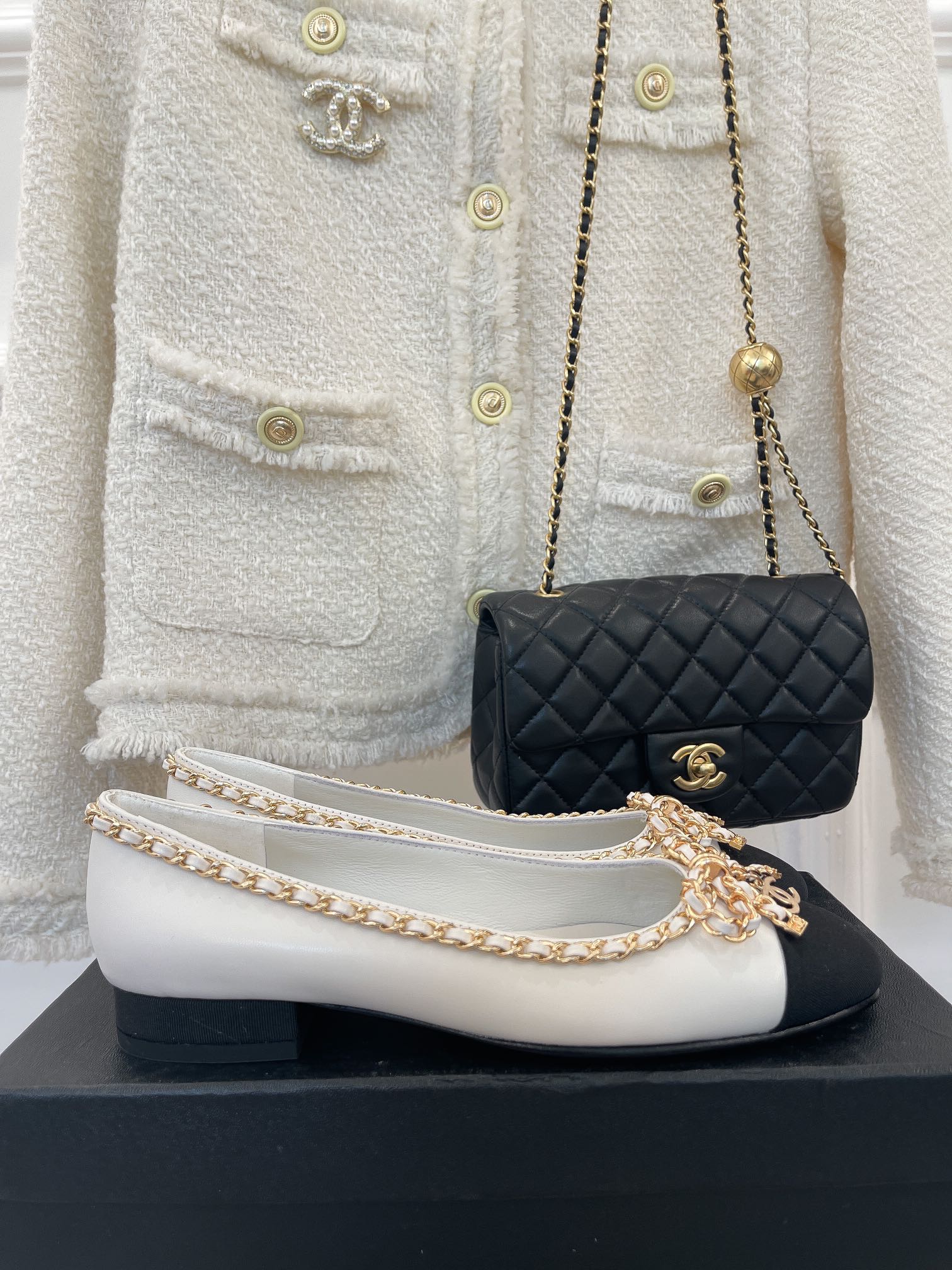 CC Ballet Flats 25mm White Bow Tie Chain Lambskin