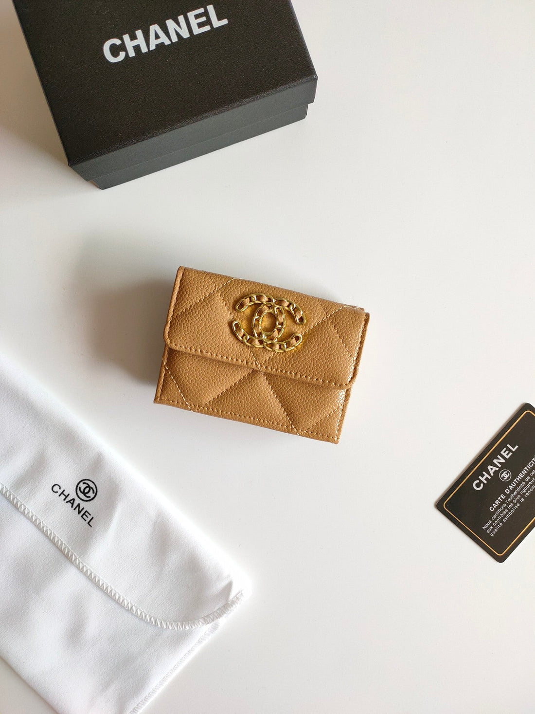 CC TRIFOLD PURSE 12 AMBER GRAINED CALFSKIN GOLD ICON