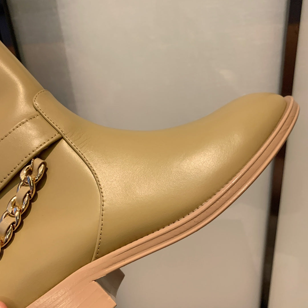 CC Short Boots 35mm In Beige With Chain Cowhide 940088