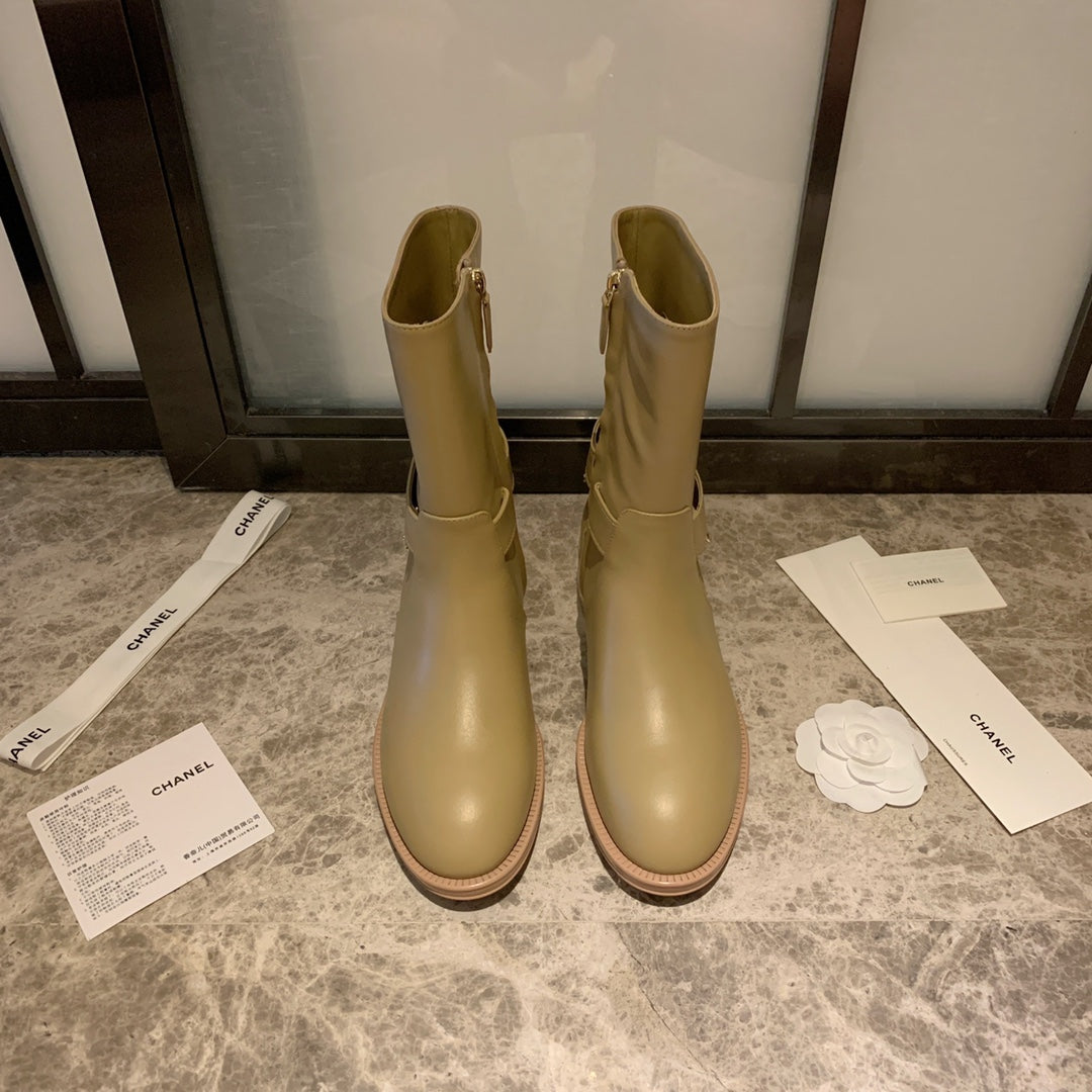 CC Short Boots 35mm In Beige With Chain Cowhide 940088