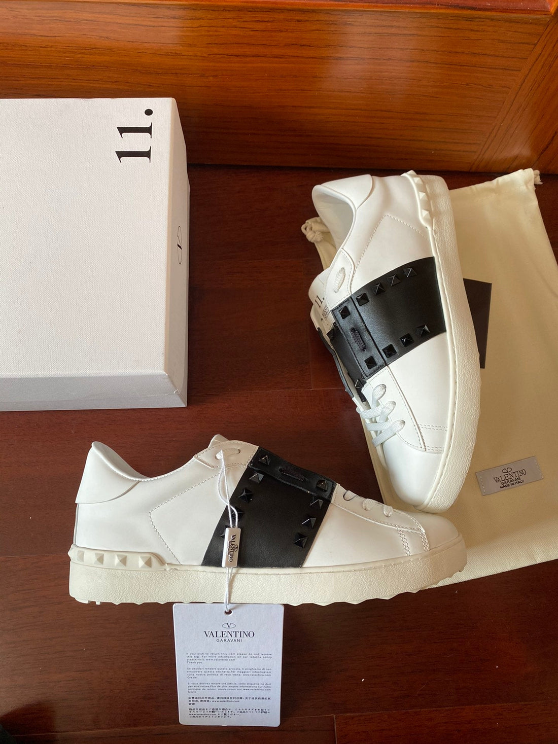 VT Rockstud Sneaker White Black Cowhide 349000
